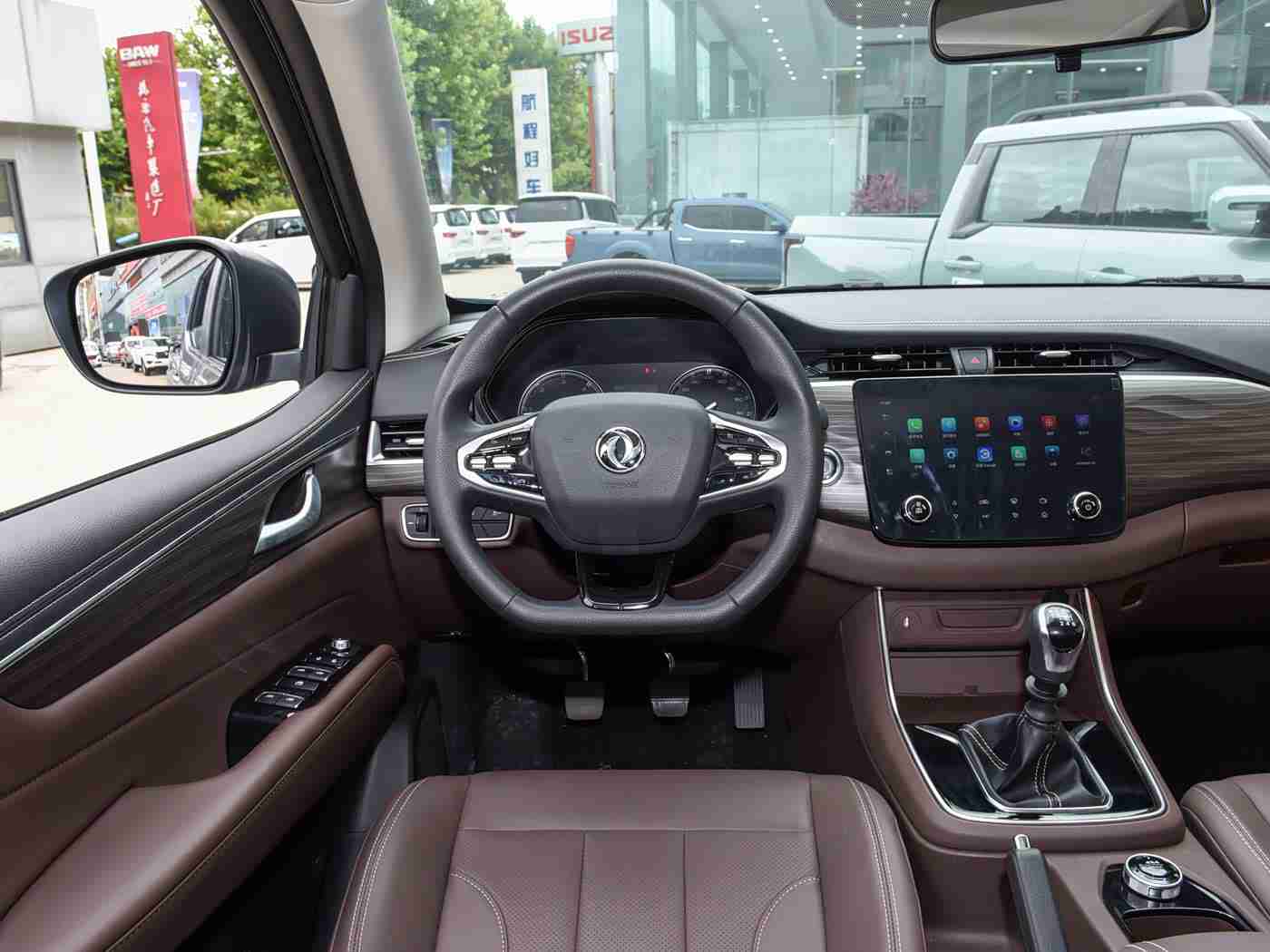 破解版黄色：创新动力，智慧领航，闪耀未来——独特彩绘领航汽车市场-2