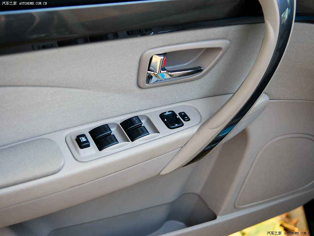 黄三色三色组成图片：独特黄三色设计，时尚动感新选择：创新车型亮相汽车市场引关注-1