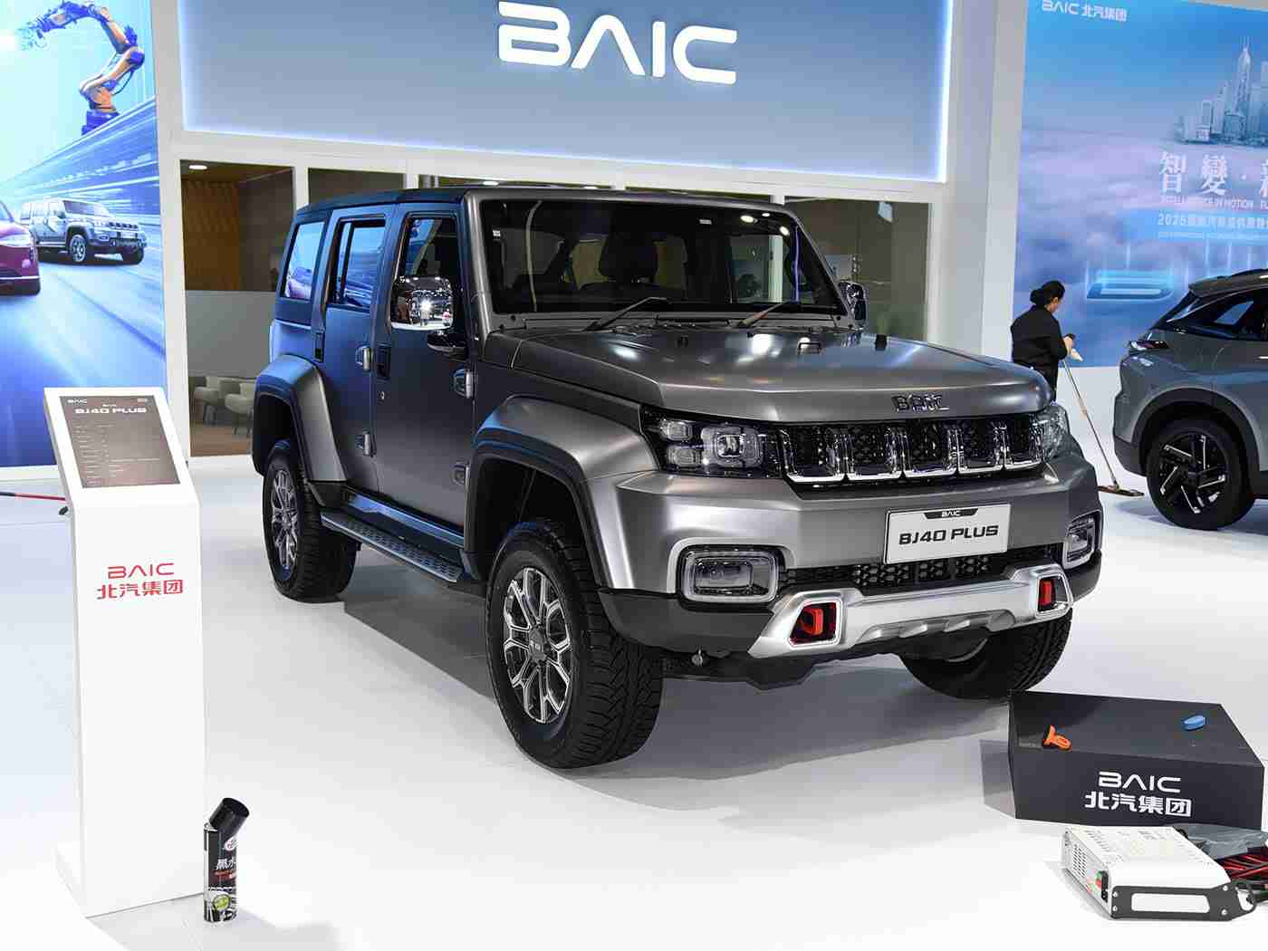 扣扣传媒:全新SUV亮相,性能卓越,时尚动感,揭秘国内汽车制造业新高度-1