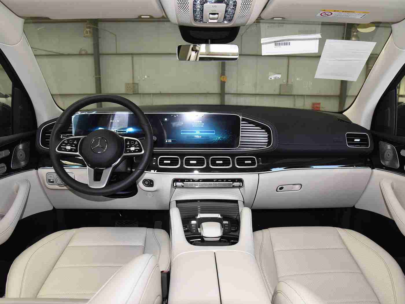 成人AV影视：汽车界新宠：光影交织，科技驾驭，未来出行新篇章-1