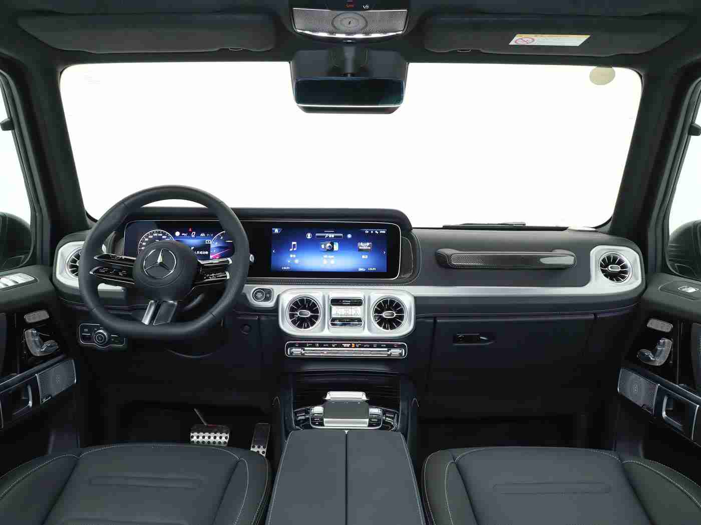 男生靠女生软件：跨界融合创新，汽车社交新生态：“男生靠女生”助力行业新风尚-1