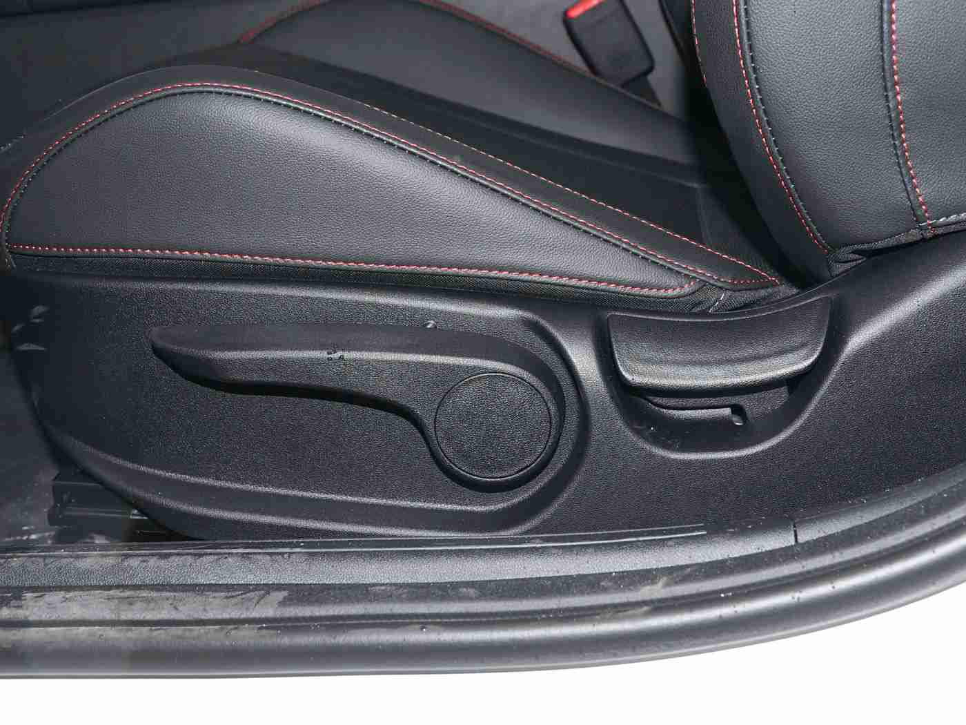 打扑克的剧烈运动：智趣驱动，畅享未来，扑克赛车，绿色新风尚-5