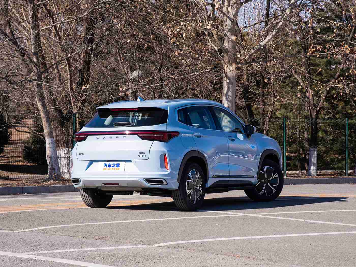 打扑克剧烈运动：“创新体验，身心兼顾：扑克元素汽车引领驾驶新潮流”-2