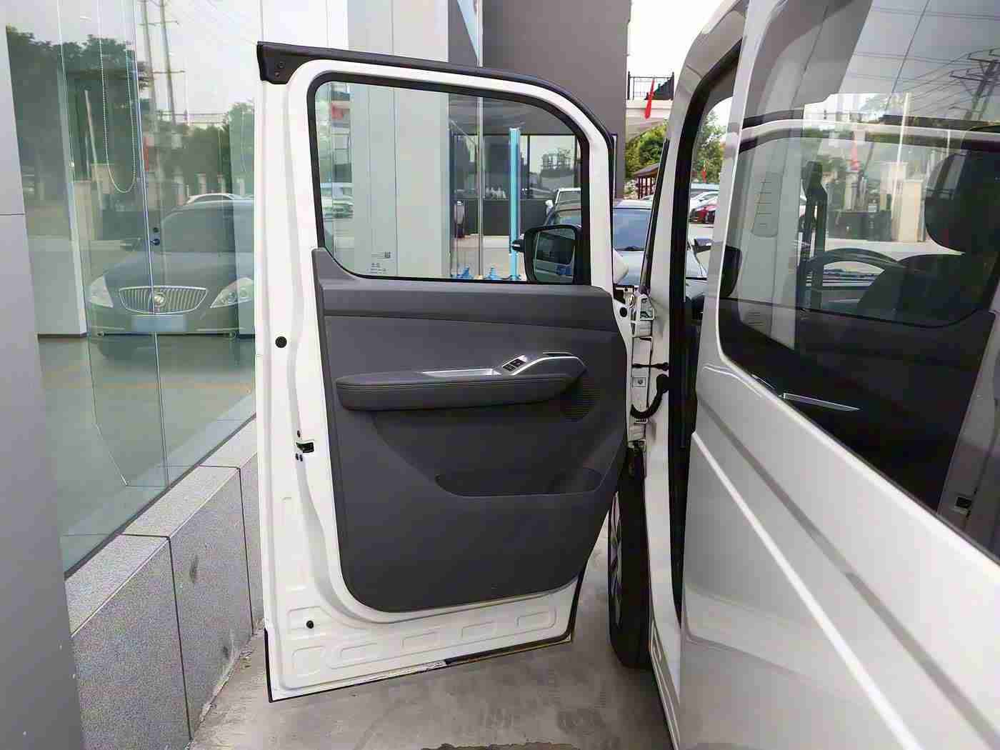 黄色软件app下载3.0.3免费装妆2023网页视频：创新驾驶体验，＂黄色软件＂助车主轻松应对拥堵与娱乐-5