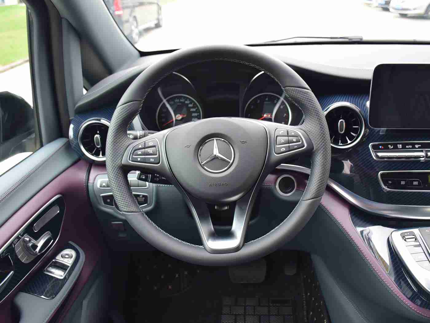 红桃38.47隐藏人口揭秘：高端神秘车款红桃38.47：创新“隐藏人口”设计引领驾驶新体验-2