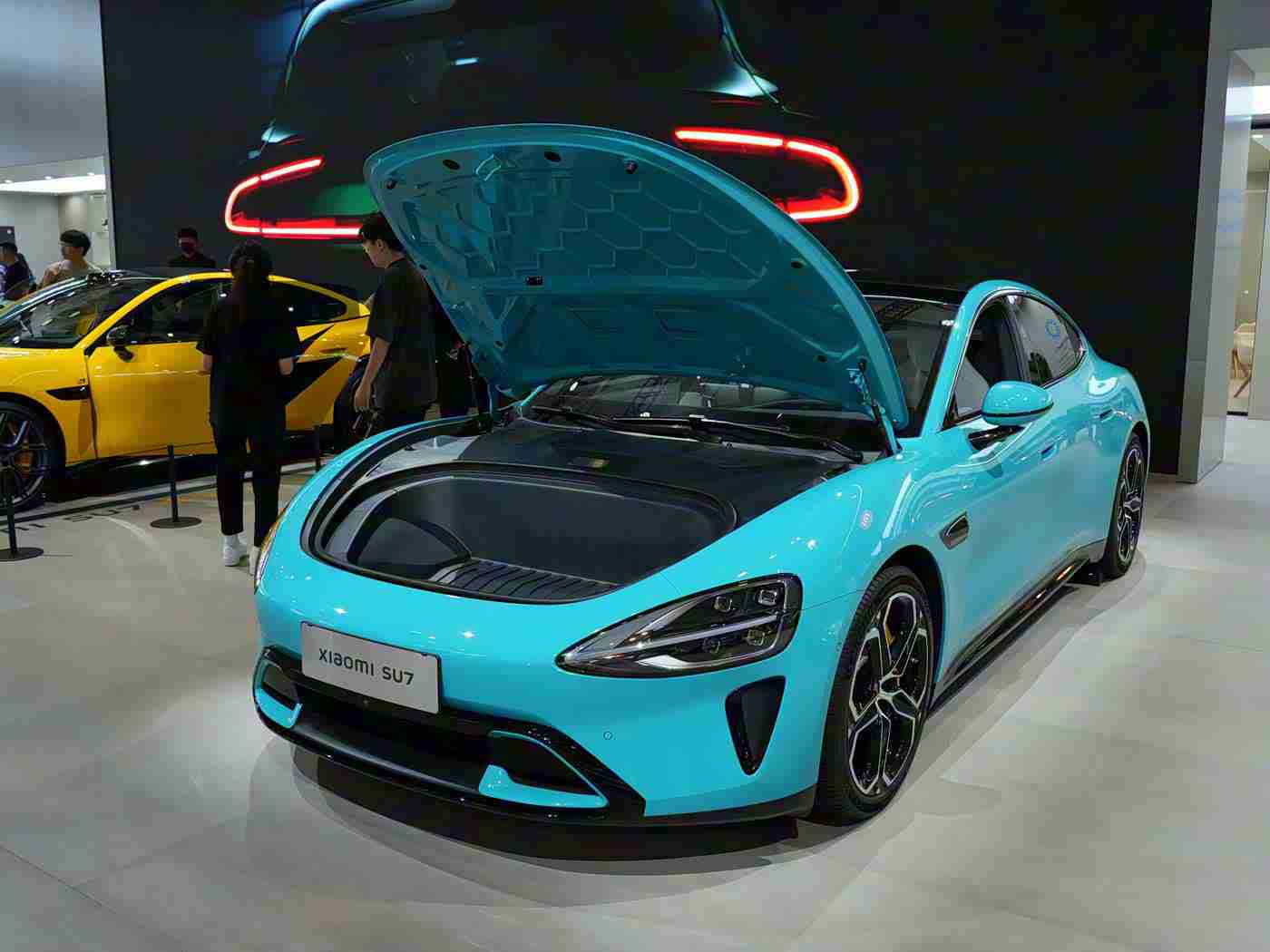 国产电影av：新能源汽车引领，国产电影跨界融合：汽车与影视创新之路并行探索-1