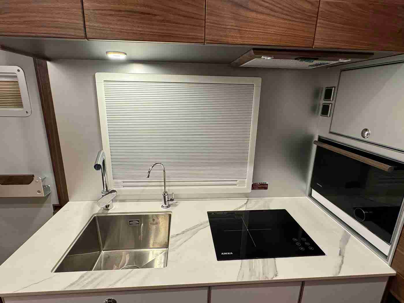 黄色APP导航:导航新境,智慧出行,畅行无忧-2