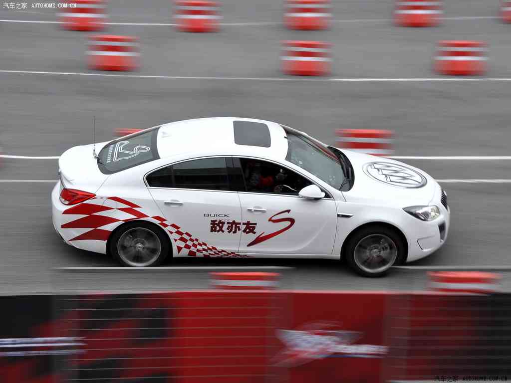 少妇厨房与子伦厨房的互动探讨：“烹饪智慧融入汽车设计，少妇厨房与子伦厨房共探未来驾驶体验新趋势”-3