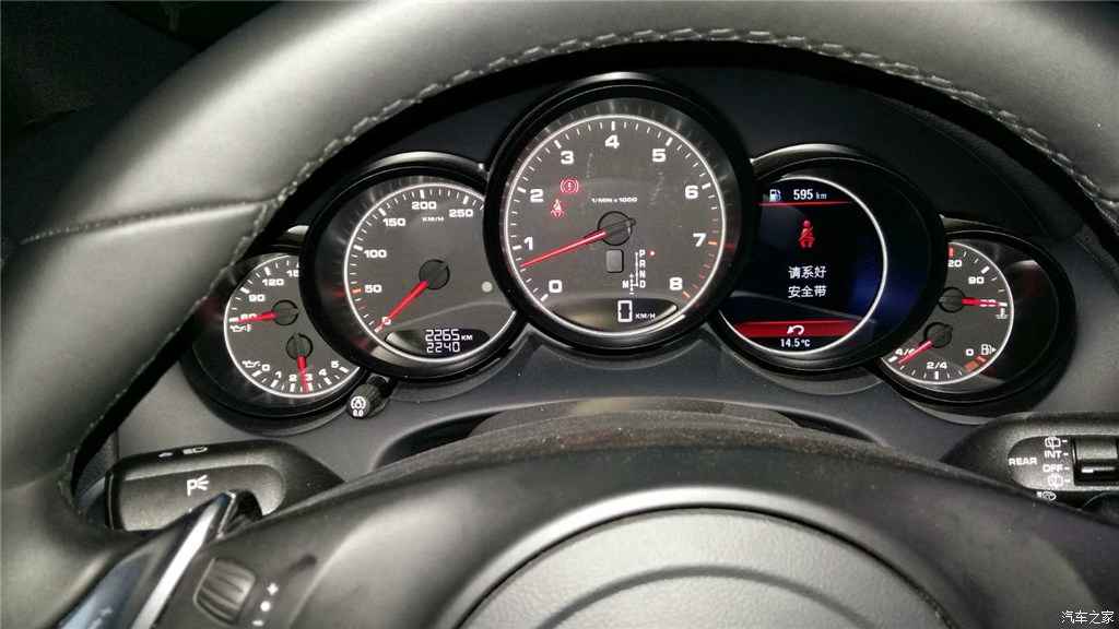 黑料老司机：揭秘汽车迷雾：解码新能源汽车与未来科技挑战-1