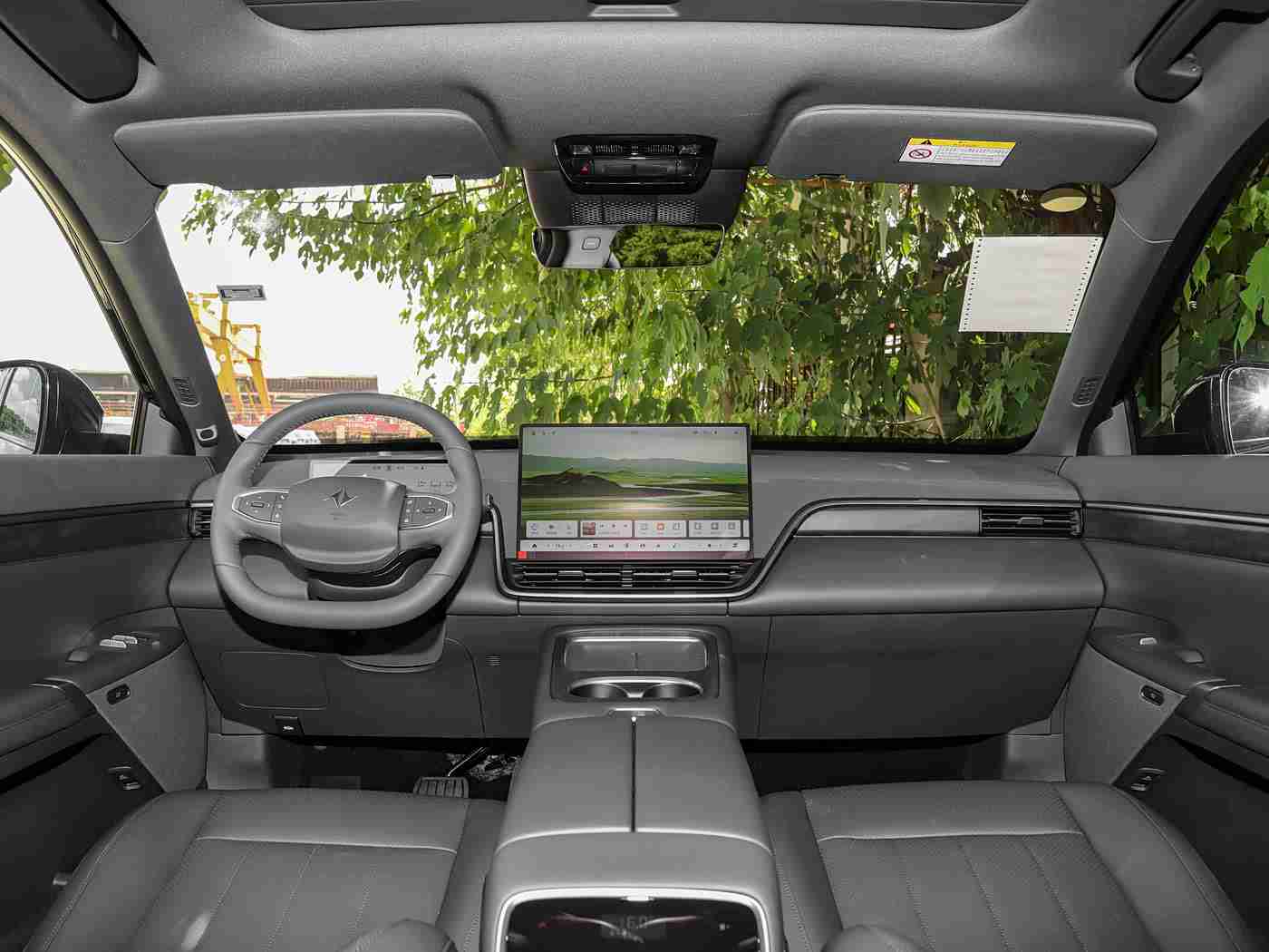 双人床上打扑克又疼又叫：舒适驾驶，休闲娱乐两不误：豪华车内床扑新体验-3