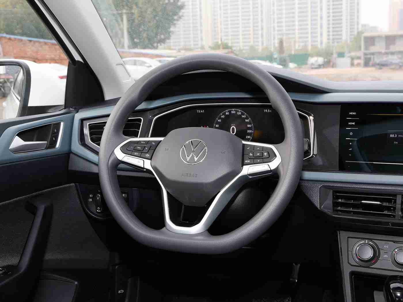 色中色综合：新能源汽车技术革新：续航性能大比拼，设计智能两开花，引领未来出行盛宴-3