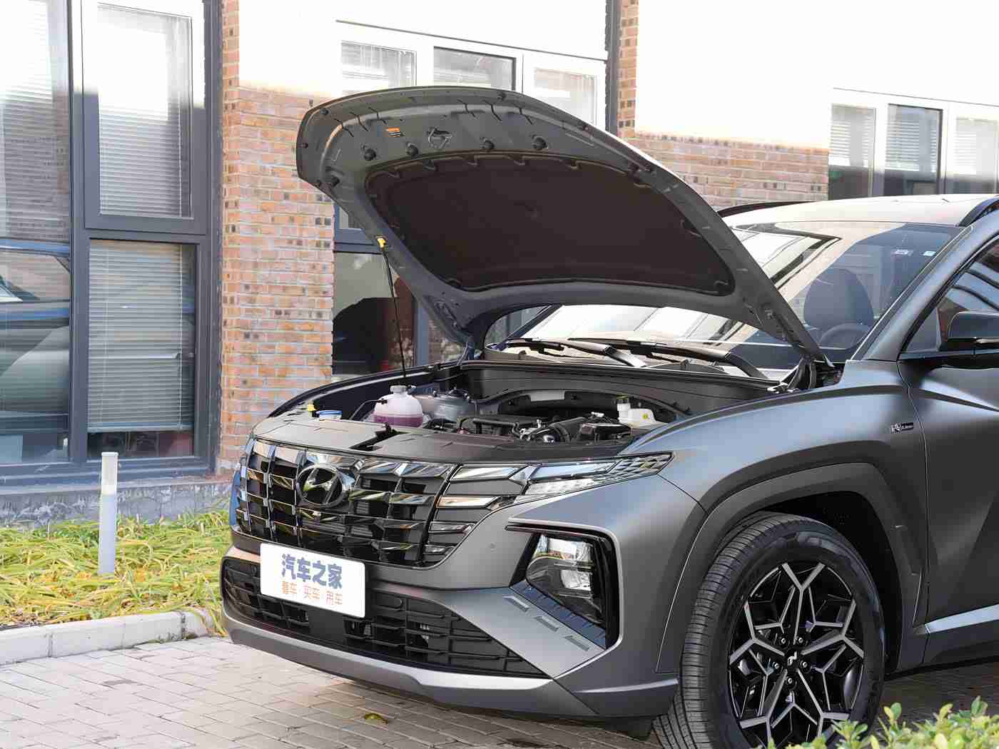 网站晚上你懂的：夜幕霓虹下，轻启驾驭传奇，颠覆想象未来驾趣-1