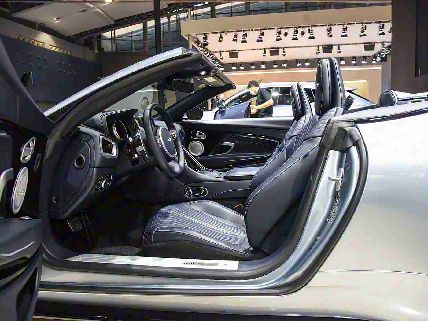 艺术课照片大全张雨欣：张雨欣摄影展：汽车艺术与技术创新的视觉盛宴-2