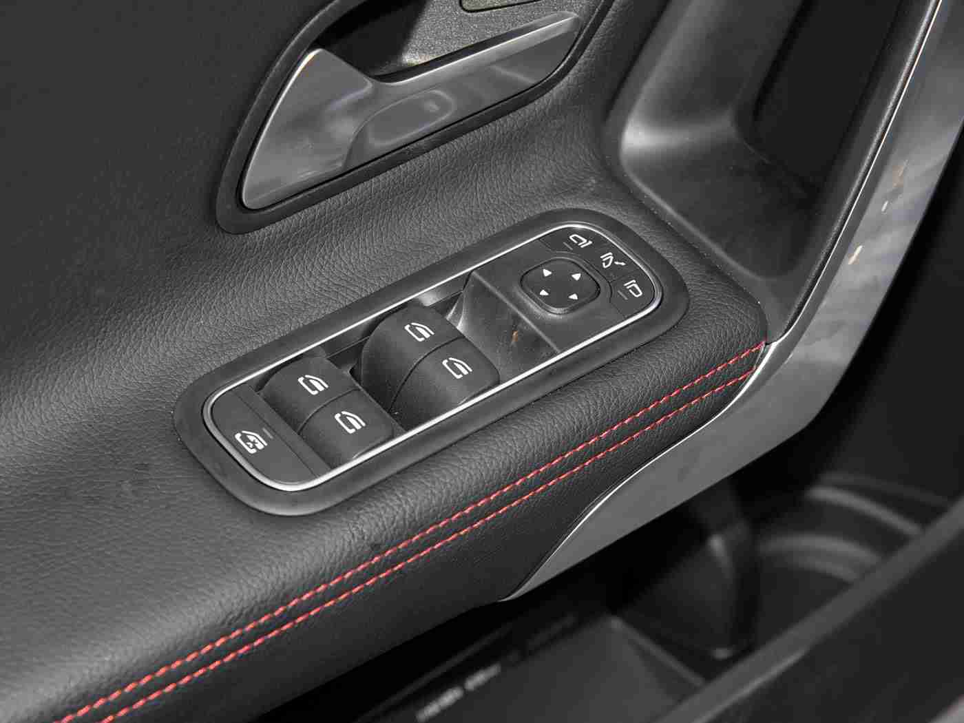 成人AV影视：汽车界新宠：光影交织，科技驾驭，未来出行新篇章-3