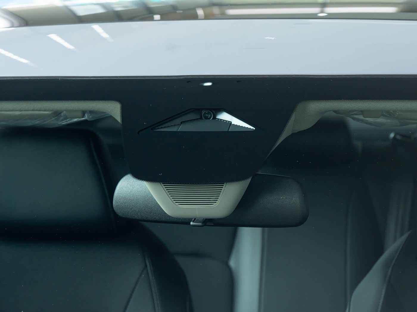 AV成人影视：“颠覆感官，驾驭未来：全新豪华车型惊艳亮相，科技与设计完美融合，引领汽车市场新潮流”-4