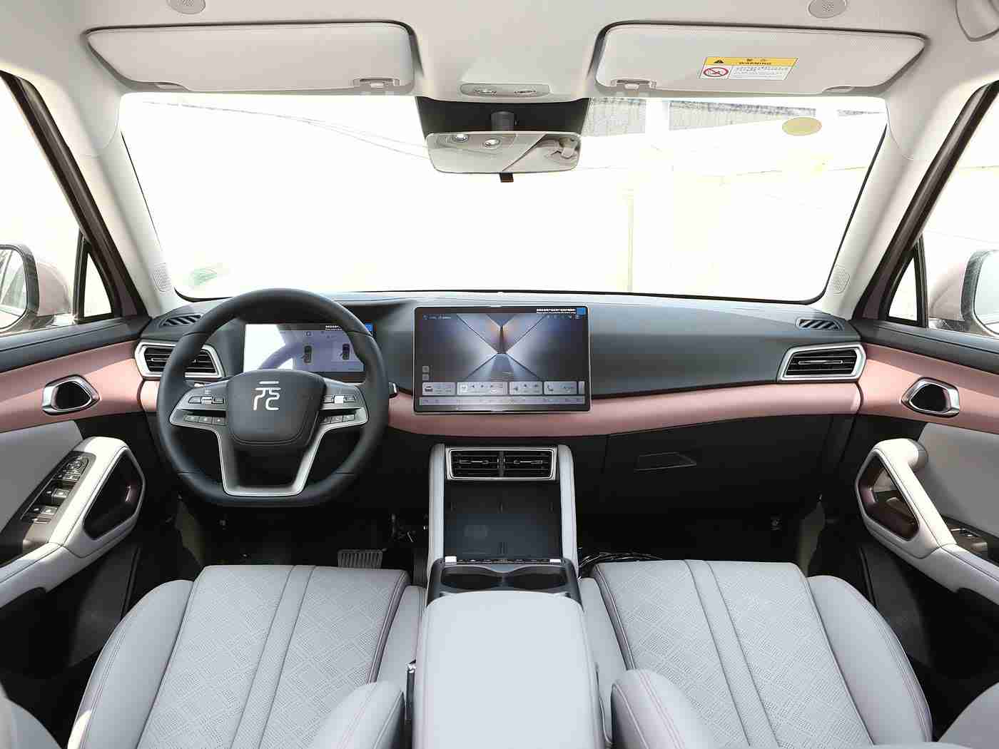 男生桶女生：“潮流设计+科技配置，全新车型引领市场，男女消费者抢购热潮，畅享驾驶新体验”-3