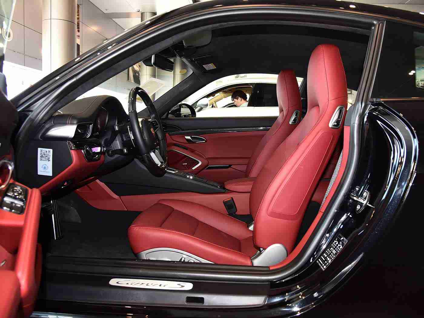 黄色软件18:智能驾驶新篇章,"黄色软件18"助力汽车安全便捷出行-1