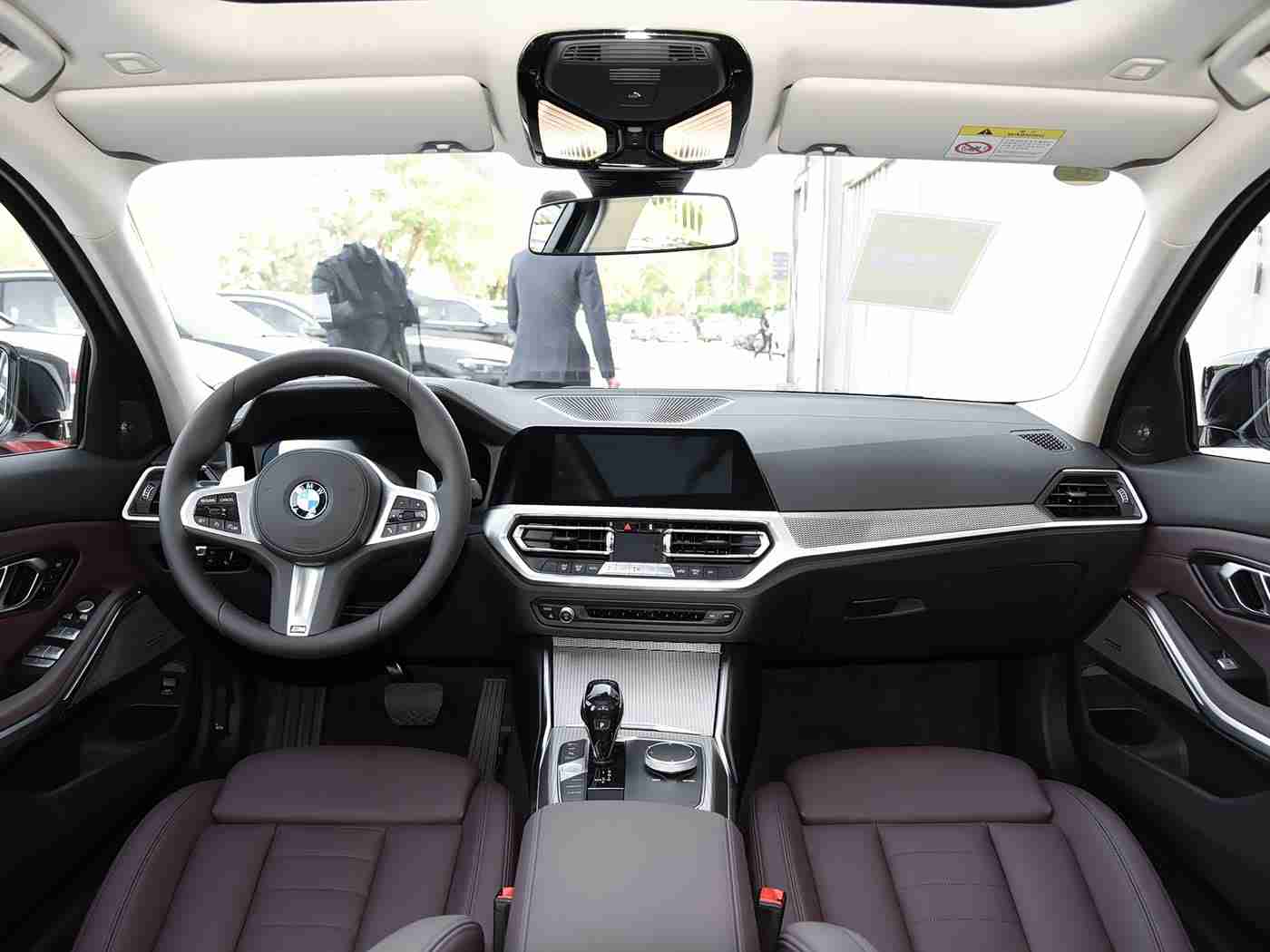 男生和女生一起插插插：汽车行业创新新举措：男女工程师携手“电”启未来，共绘绿色共享新蓝图-3