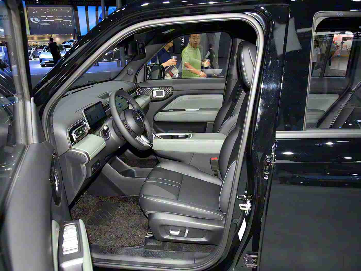 黄色www：科技融合创新，环保智能新宠：引领汽车行业潮流的全新车型亮相-2