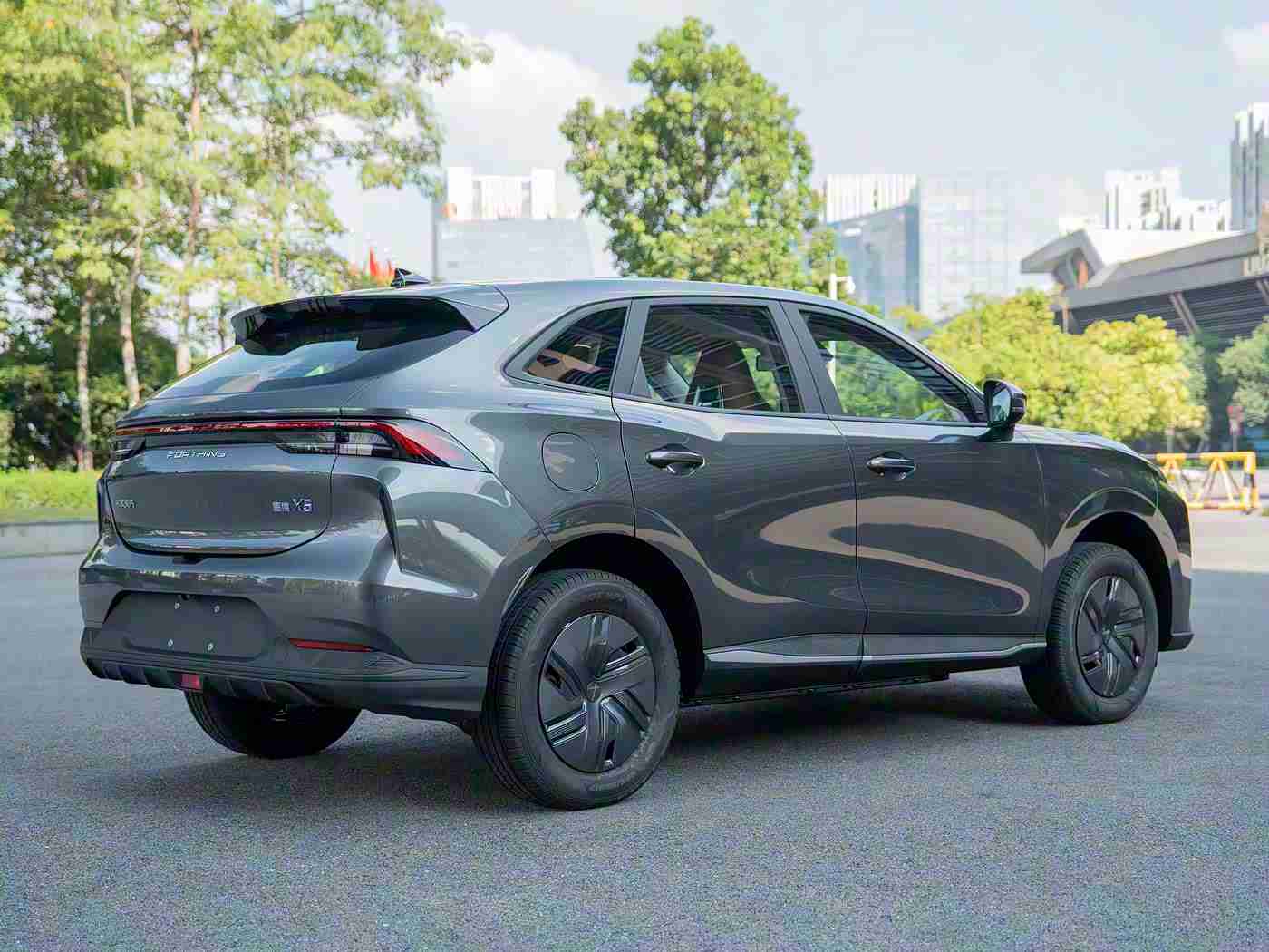 男生和女生差差差APP：“智能社交风潮下，汽车行业创新融合：APP与品牌共绘未来蓝图”-2