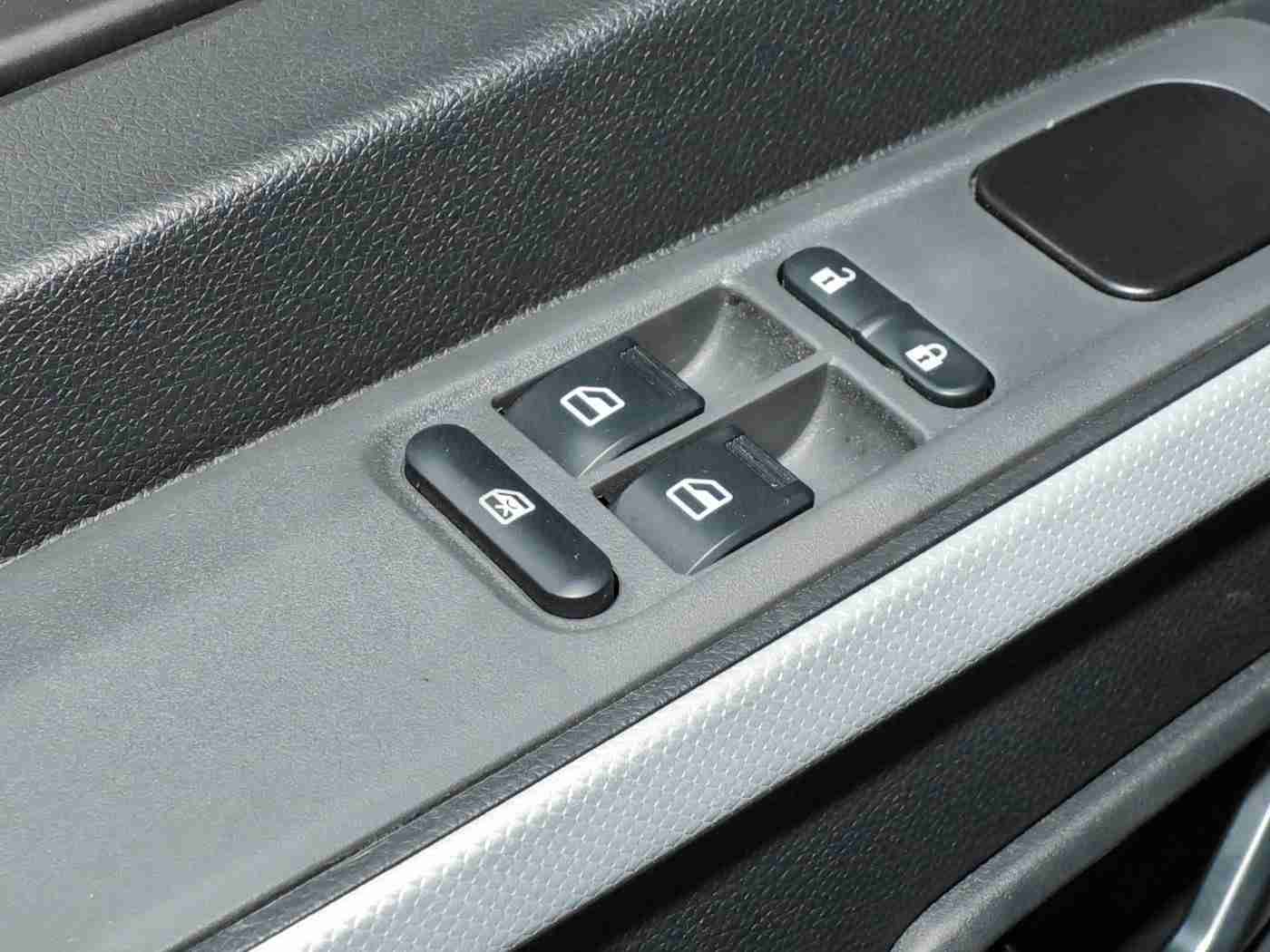 黄色软件下载3.0.3免费版破解大全：科技助力驾驶新体验，全新汽车辅助软件引领行车潮流-1