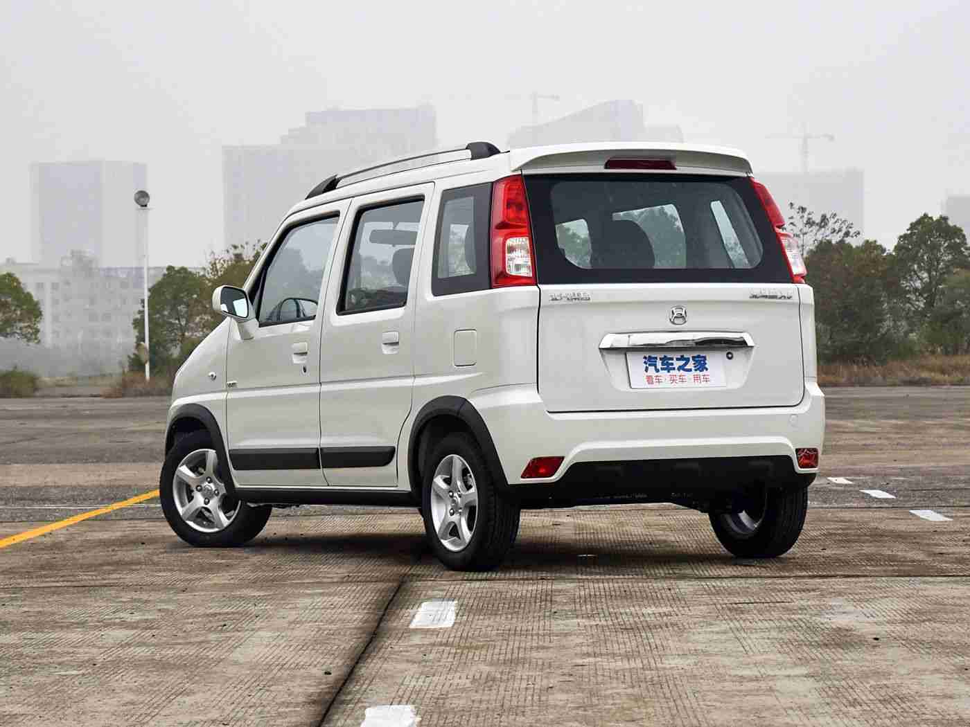 成人AⅤ：时尚中型SUV崛起，成人AⅤ凭借卓越性能与智能配置，引领市场新潮流-2