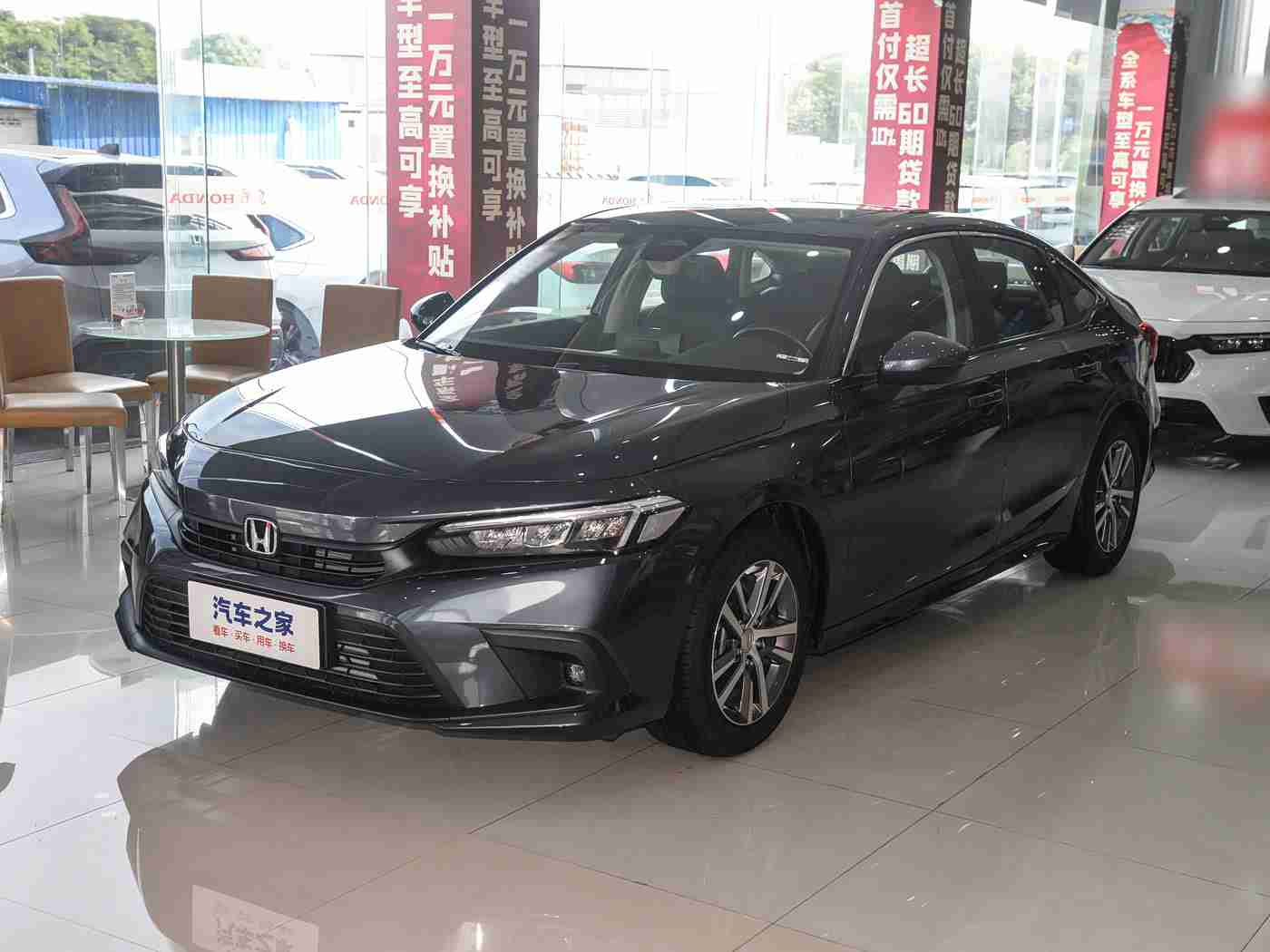 床上打扑克：颠覆传统设计，扑克牌元素汽车引关注，智能环保引领未来出行潮流-2