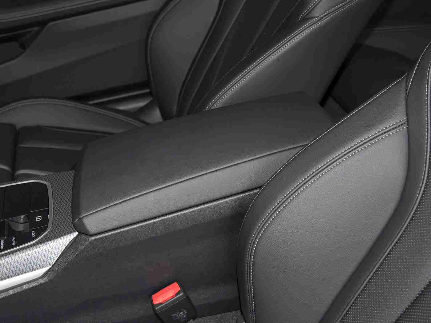 国产AⅤ：国产潮流新势力，AⅤ车型引领驾驶新体验-2