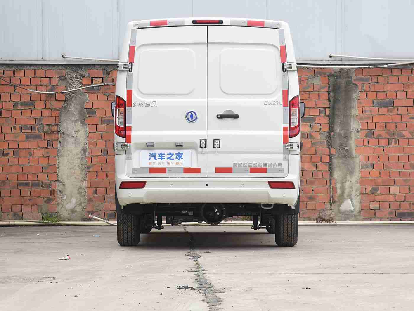 与亲女洗澡时伦了2次：“奇遇启示座椅创新，某品牌新车座椅设计引发热议，舒适安全获好评-4