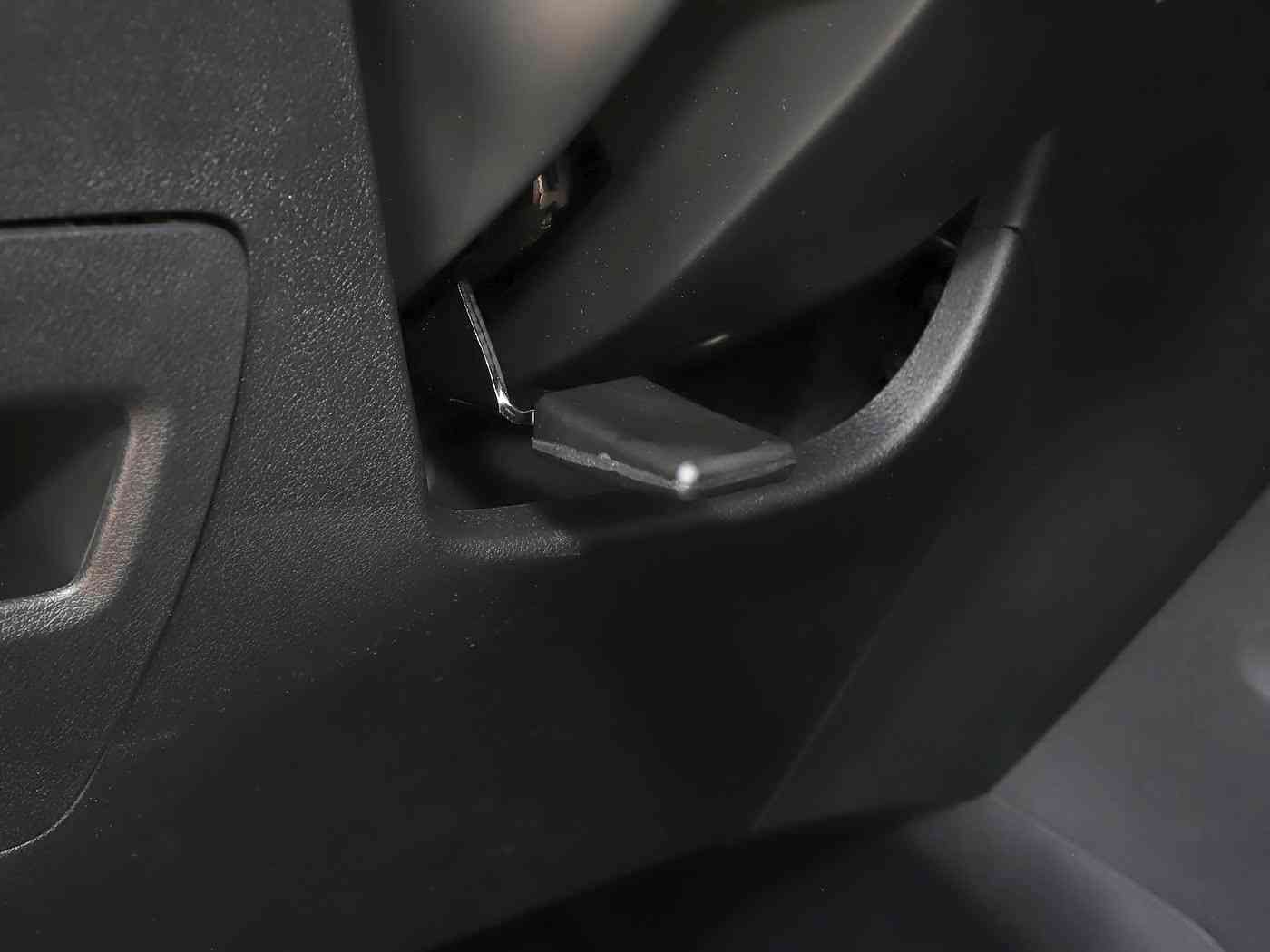 老师你的兔子：新能源汽车亮相：流线造型环保兔，500公里续航，15万亲民价，未来市场新宠-2