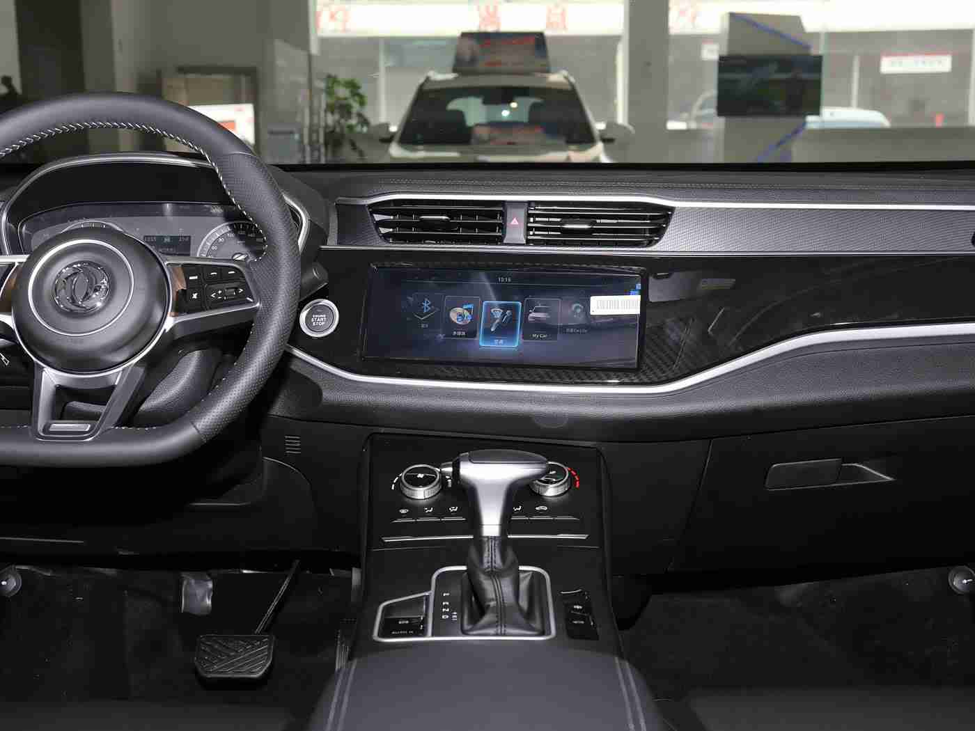 一个B三个人换着玩：B级车新标杆：三人共享，智能豪华出行体验，这款车型受热捧-5