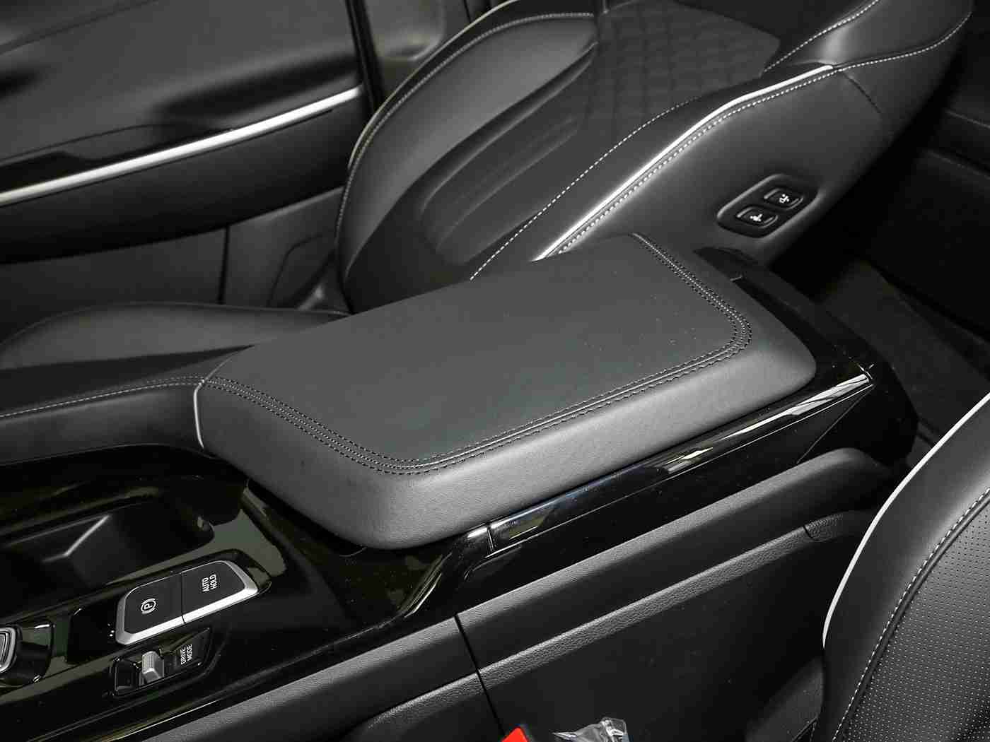 萌白酱喷水：萌系外观引关注，智能科技保安全，“萌白酱喷水”汽车引领潮流-1