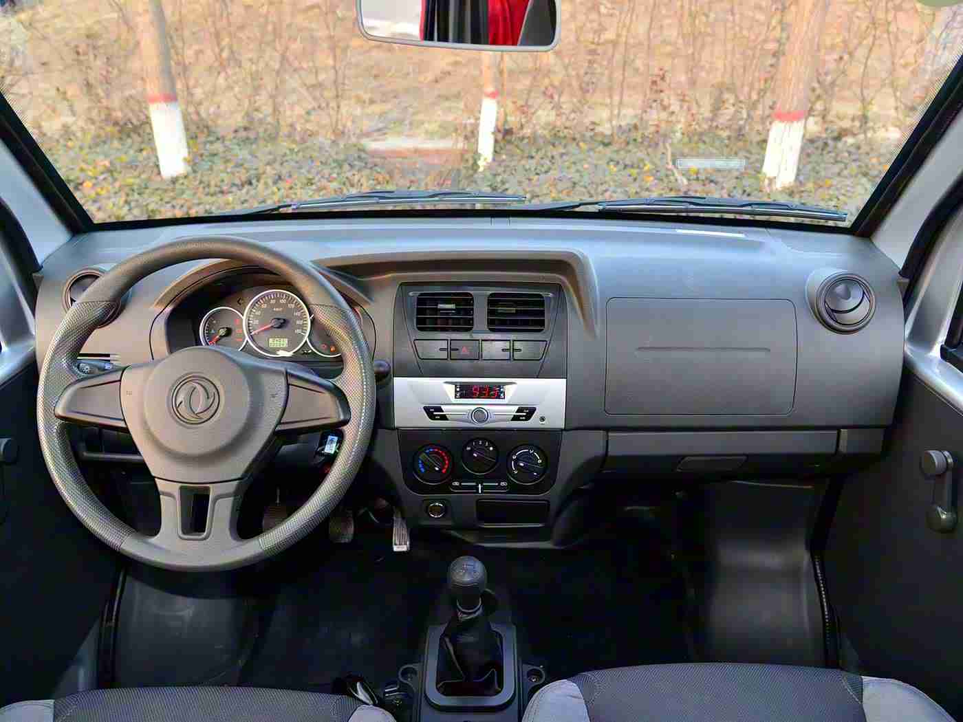 特大黑人巨大XXXXXXX：“速度与激情碰撞，科技美学融合：全新车型引领汽车潮流，备受期待瞩目！”-2