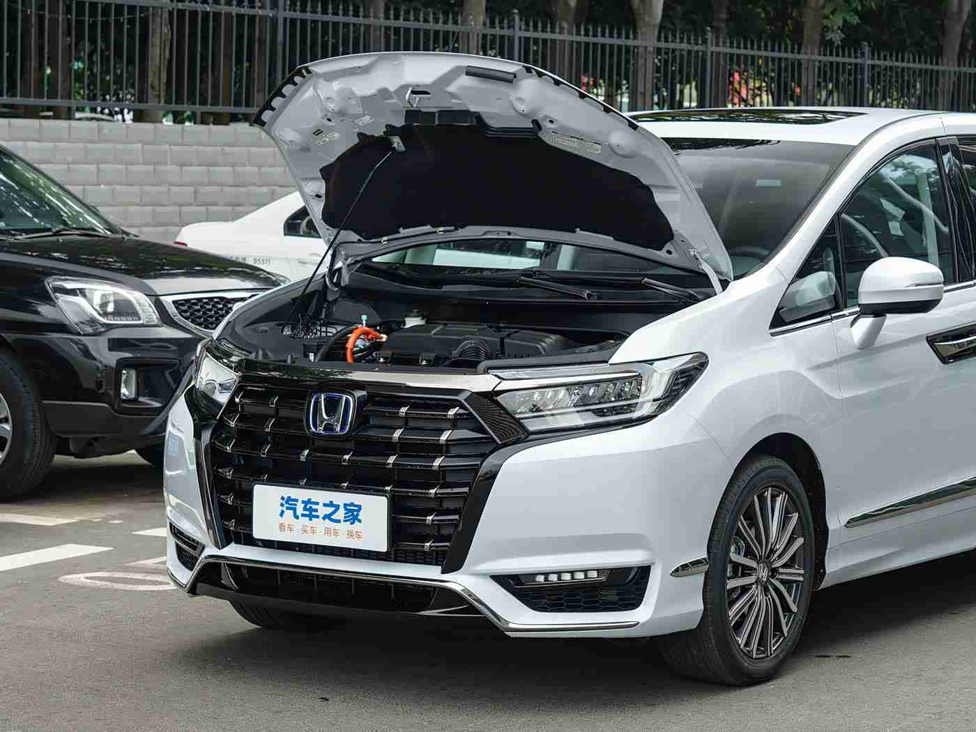 中国AV片：中国品牌新力作惊艳亮相，绿色动力智能安全，国产汽车新篇章！-1