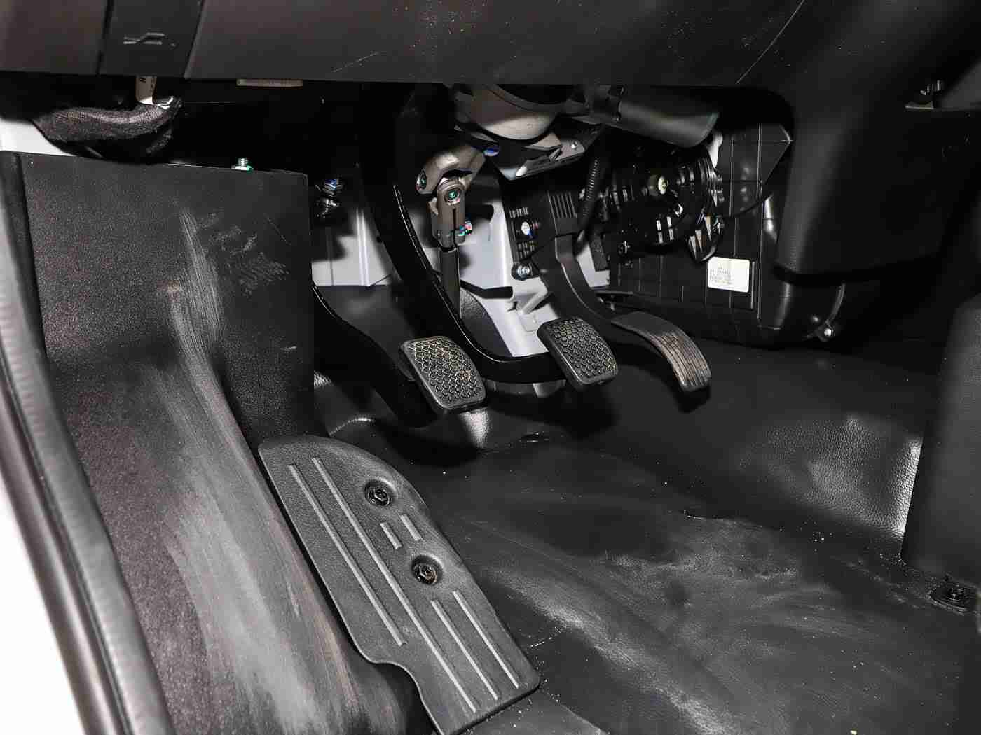 69夫妻乐园:“浪漫启程,69寓意美满:年轻家庭专属车型,人性设计引领市场新风尚”-1