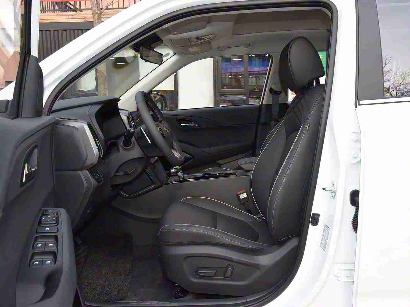 a：国产新星闪耀：高性能亲民价，这款国产车型成市场焦点-2