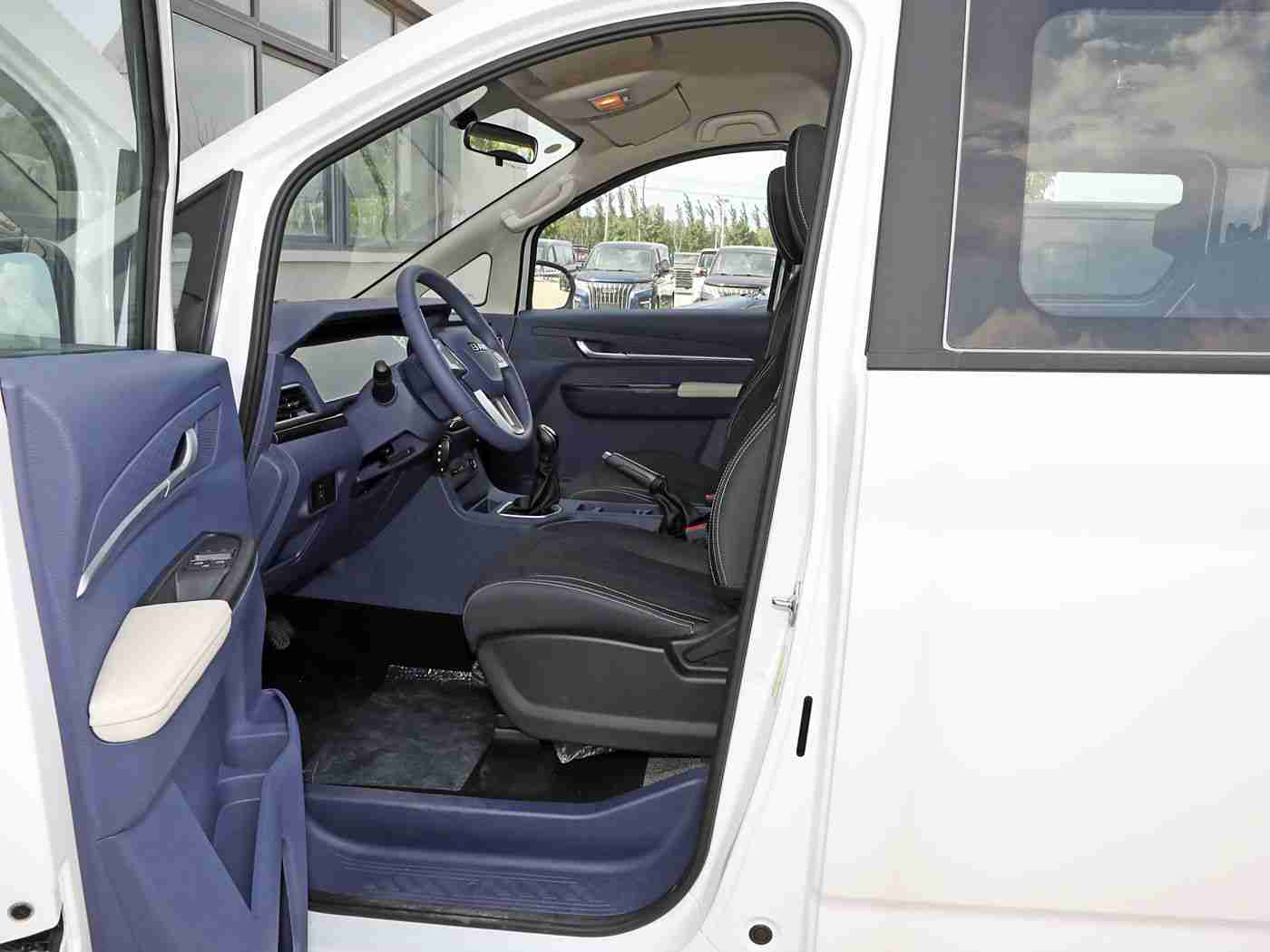 黑料反差：揭秘热门SUV“口碑陷阱”：性能、内饰、售后三大问题引关注-3