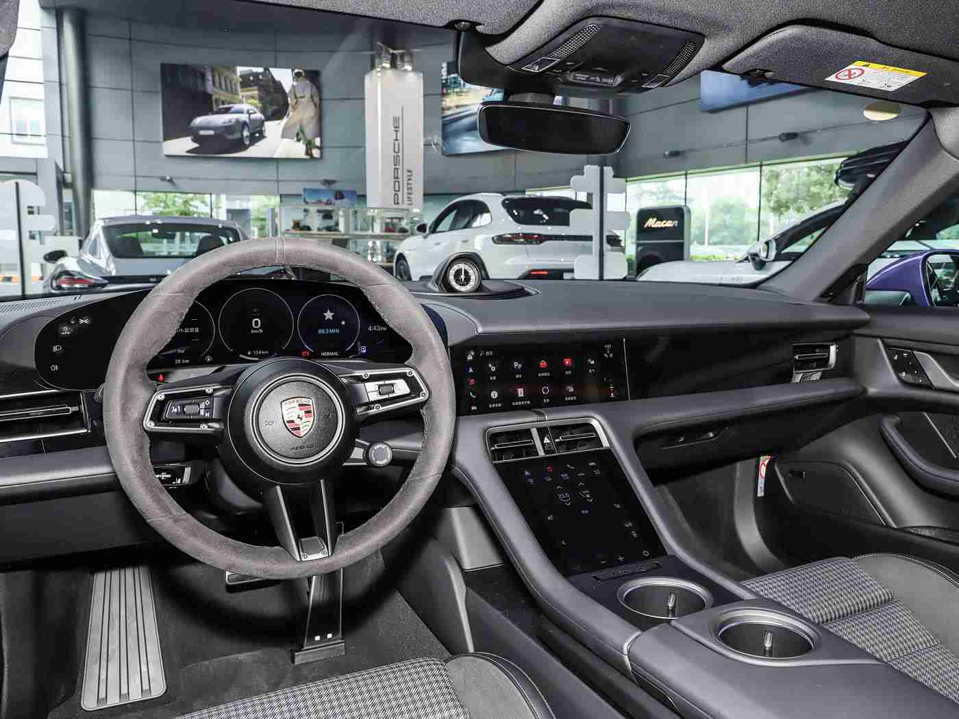 黄色应用下载大全：车载神器推荐：五大类实用汽车应用，让驾驶更安全、便捷，车主必看！-4