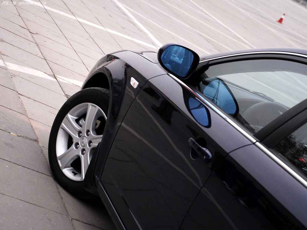 黄色应用3.0：智能领航，安全守护：新科技产品革新汽车出行体验，引领行业迈向新纪元-1