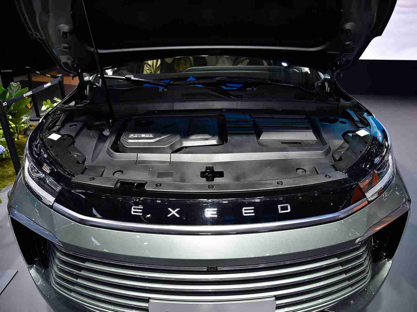 成人吃瓜：驾驭未来，跨界精英SUV，性能与智慧双翼腾飞-5