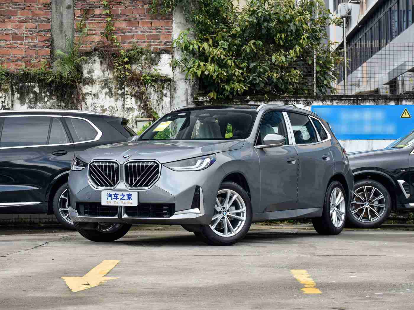 三上攸亚作品:未来科技感与人性化设计碰撞:三上攸亚概念车惊艳亮相,引领汽车行业新潮流-3