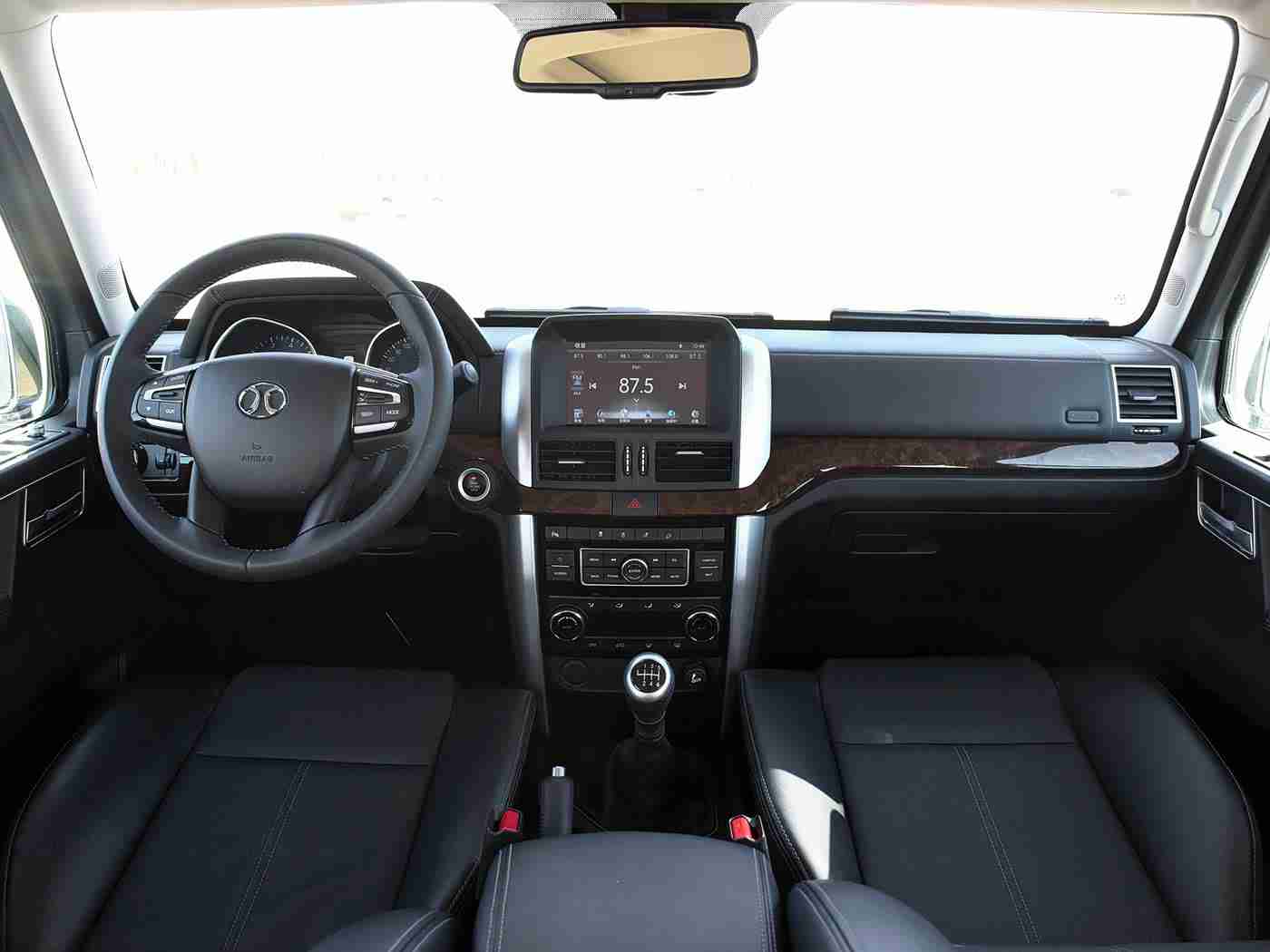 黄色软件免费下载3.0.3每天更新：新能源汽车资讯新锐，每日更新解析行业动态，揭秘特斯拉Model Y等热门车型-1