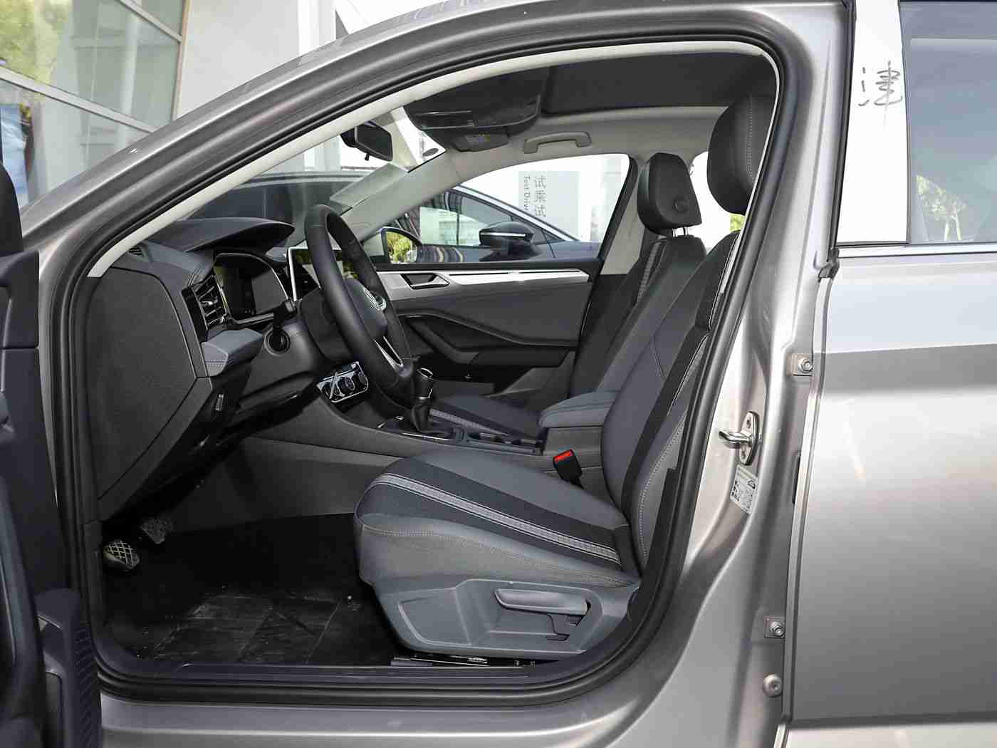 罚坐三角架尖尖可以坐一晚上吗：汽车悬挂三角架尖尖安全性探讨：行车安全与舒适性双重保障-1