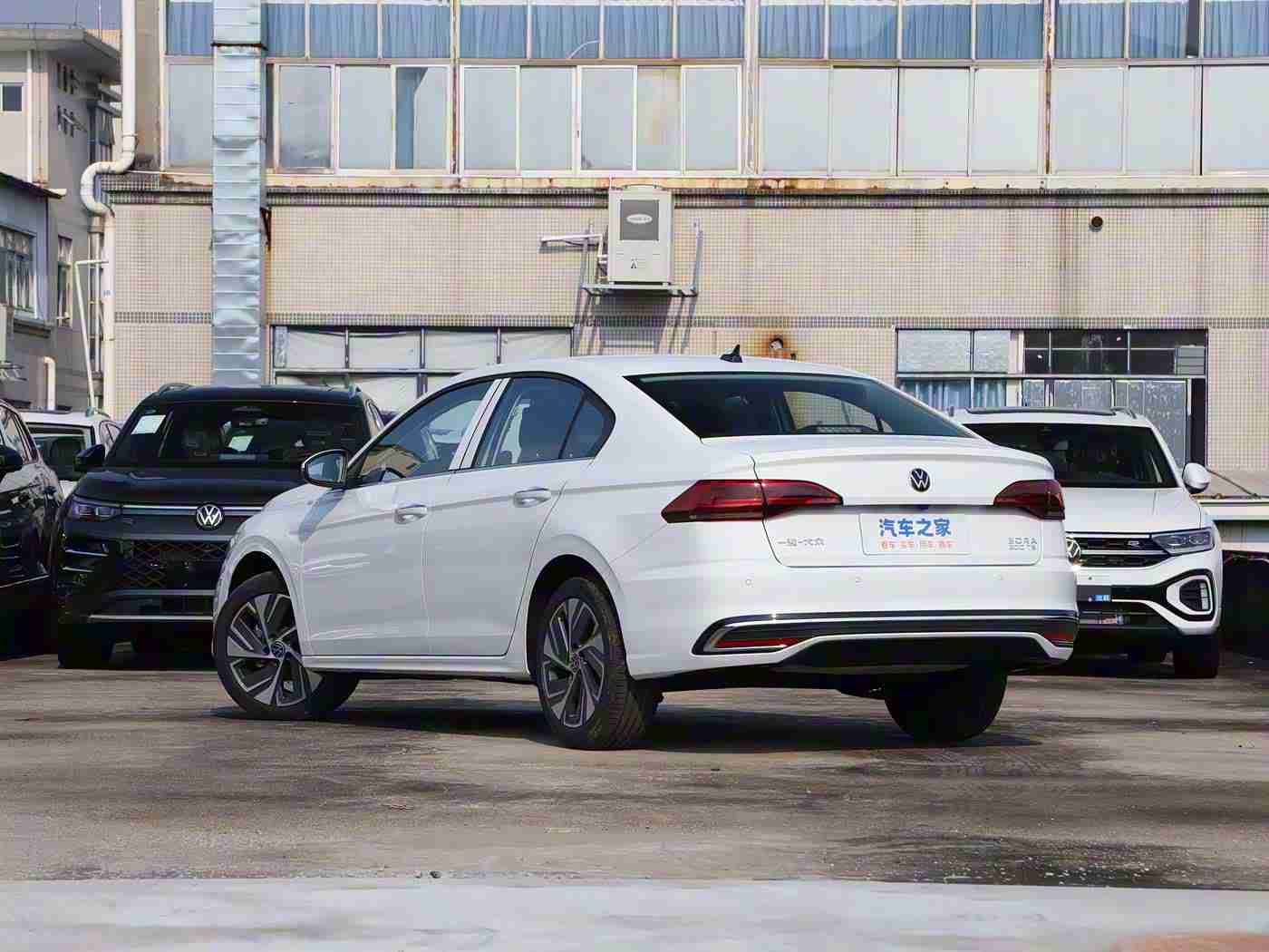 一个B三个人换着玩：B级车新标杆：三人共享，智能豪华出行体验，这款车型受热捧-2