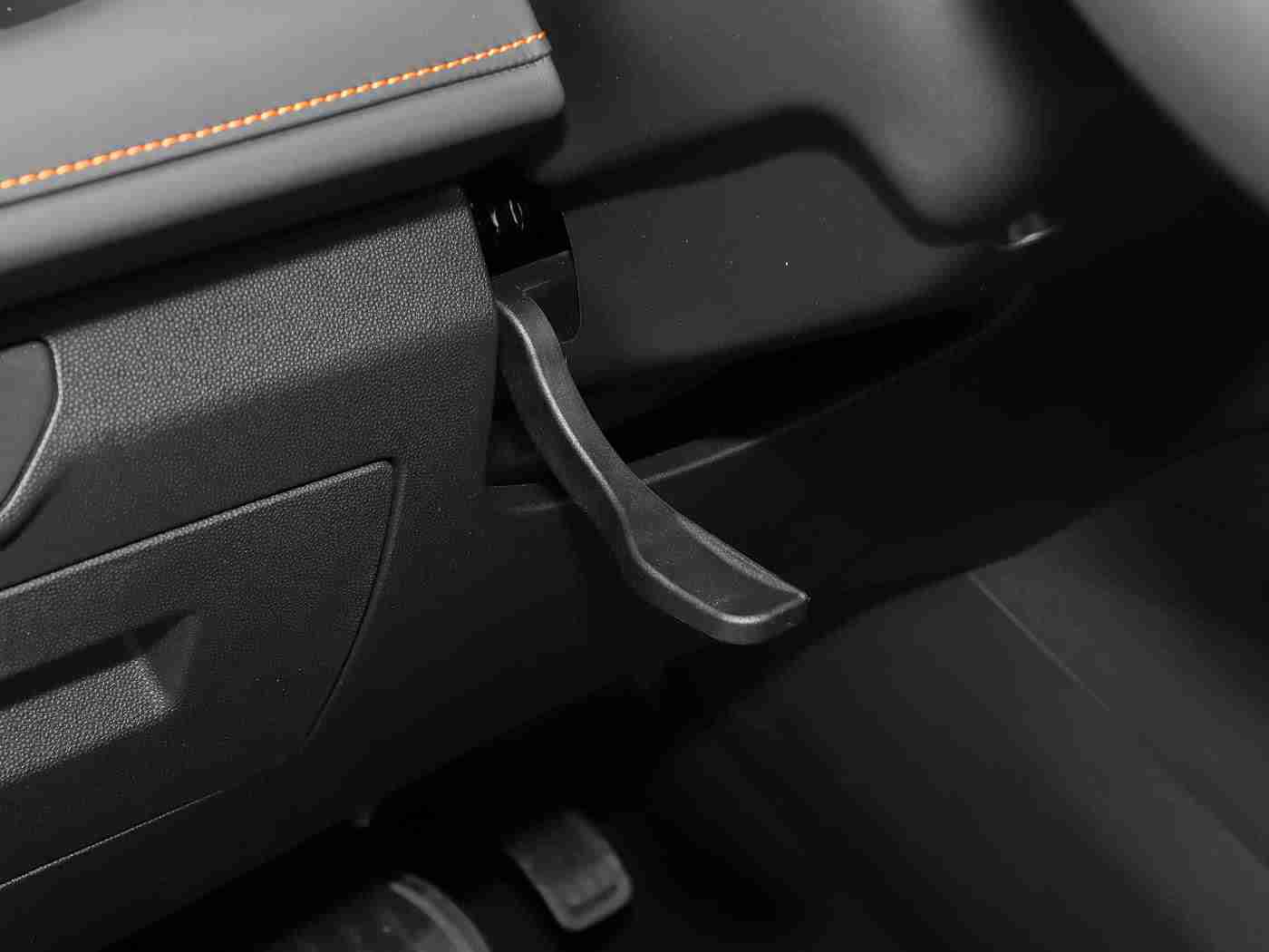 艾熙白老师三部曲在线阅读：汽车奥秘探索，三部曲引领科技风潮-2