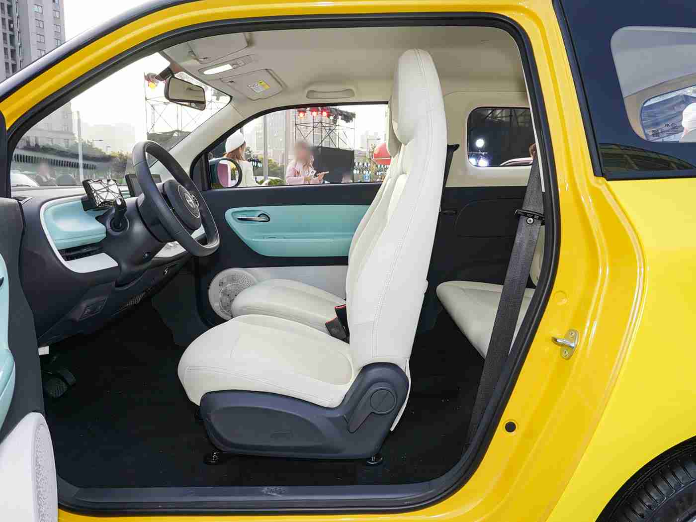 男女插插插软件：汽车革命：跨界融合技术引领智能出行新篇章-2