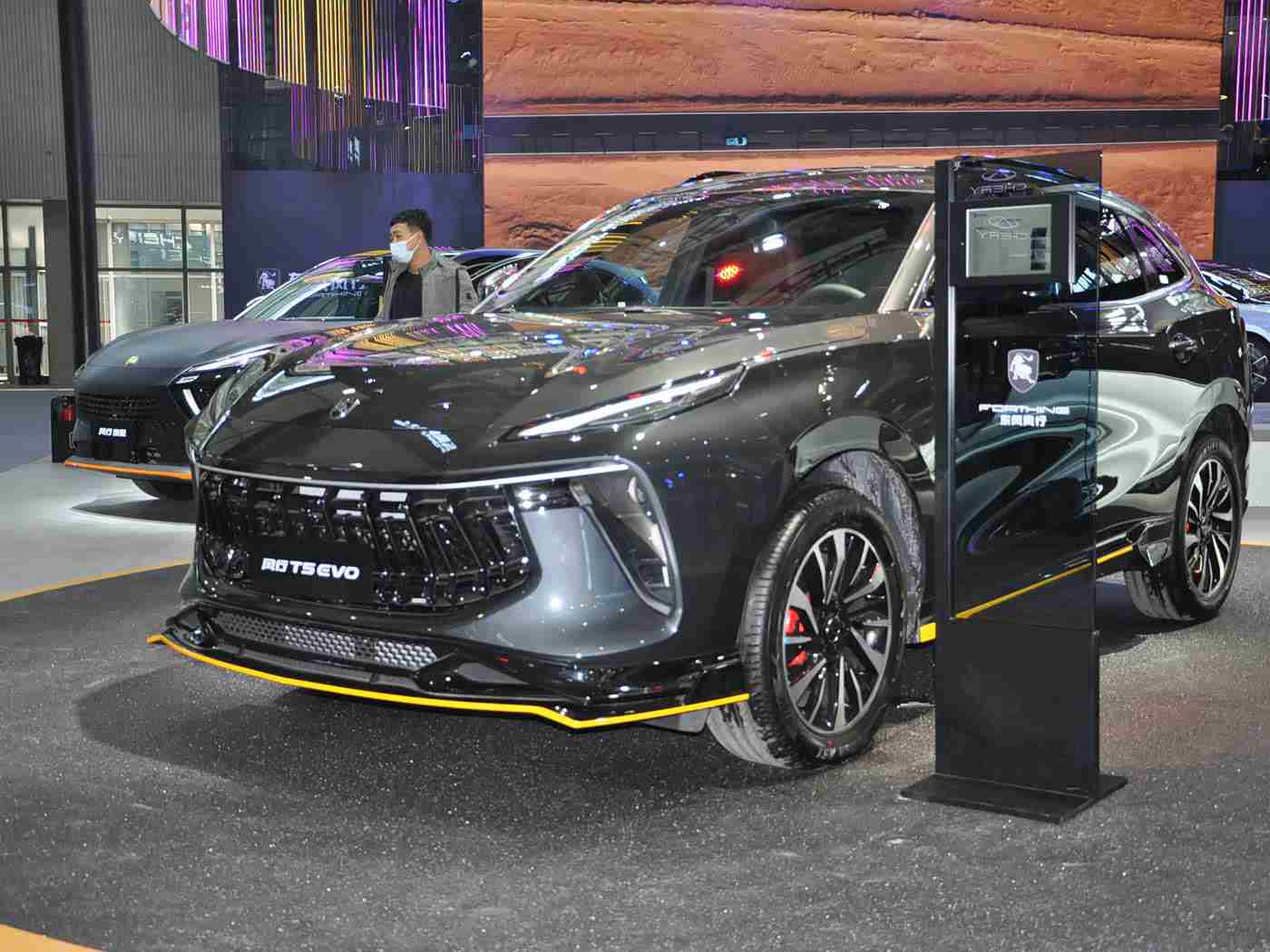 黄色先生：时尚豪华新宠，动力操控双绝——探秘汽车市场新焦点-2