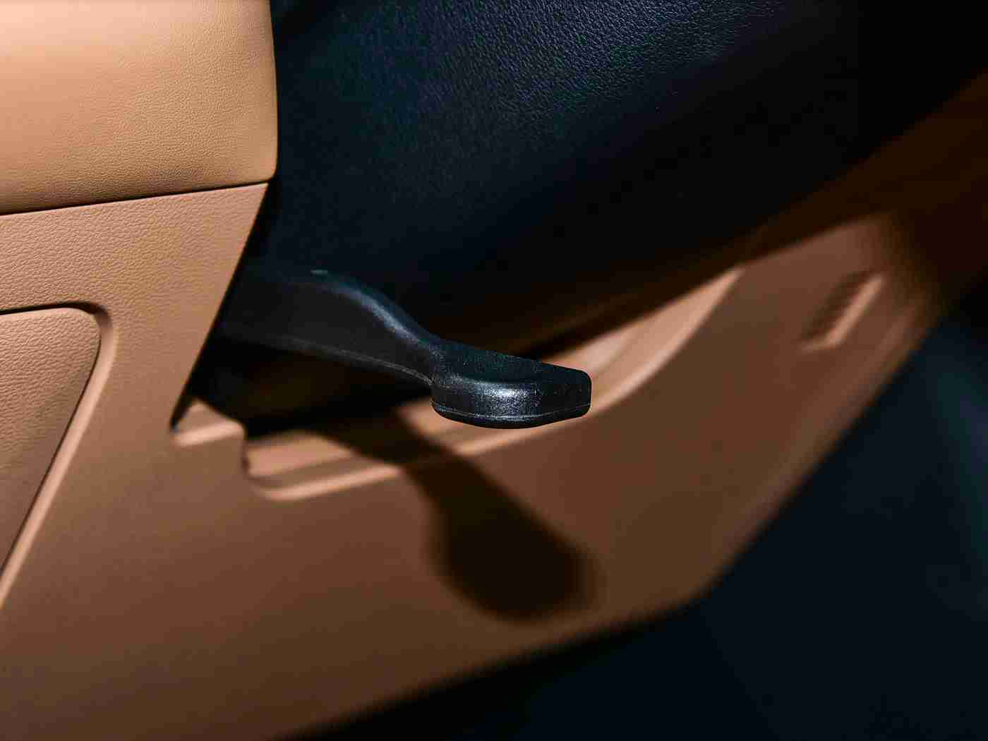 糟老头子无限破解版免费：汽车智能化新篇章：破解版软件引领行业革新，老车焕新体验-2