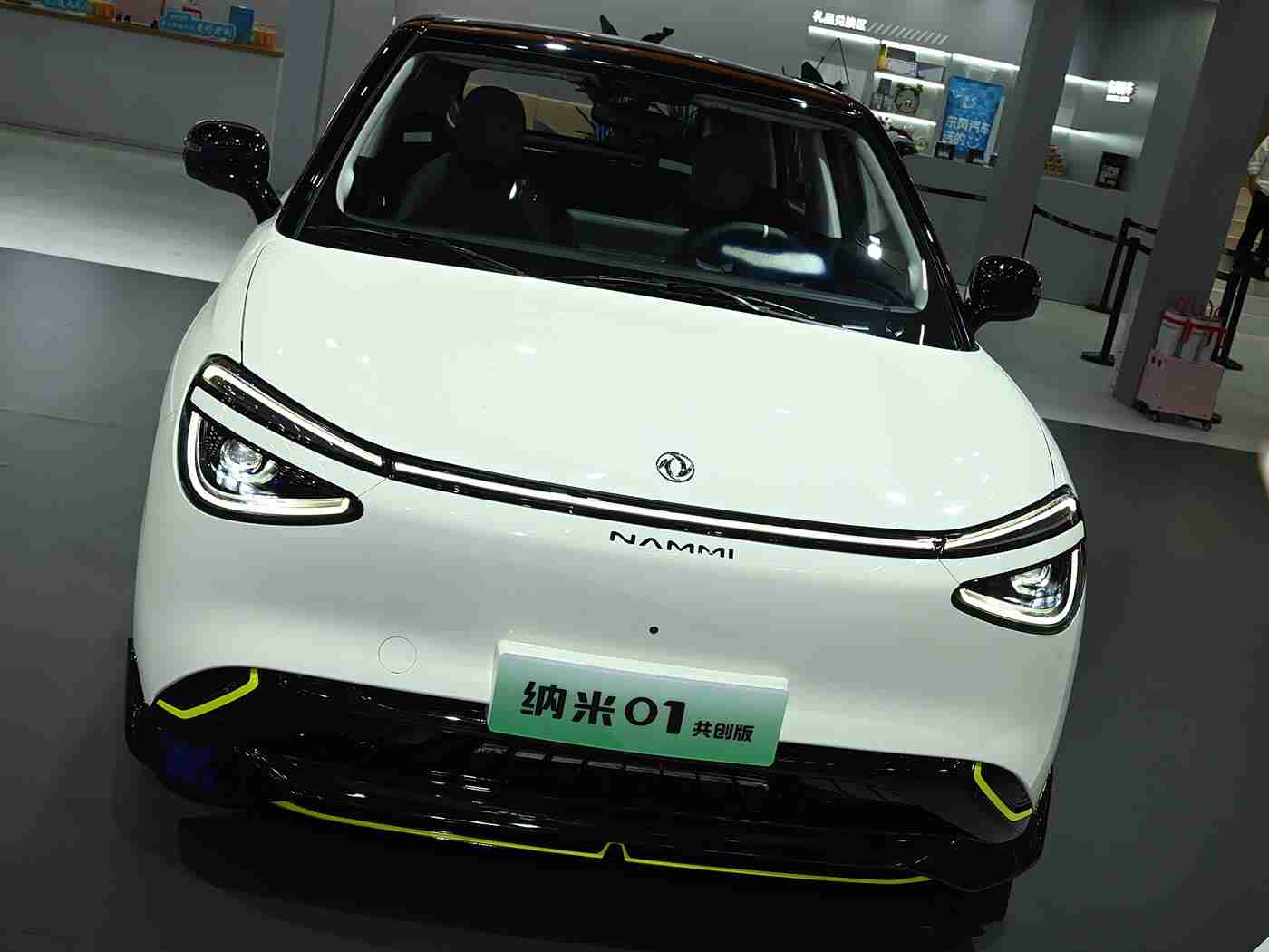 AV成人影视：“颠覆感官，驾驭未来：全新豪华车型惊艳亮相，科技与设计完美融合，引领汽车市场新潮流”-5