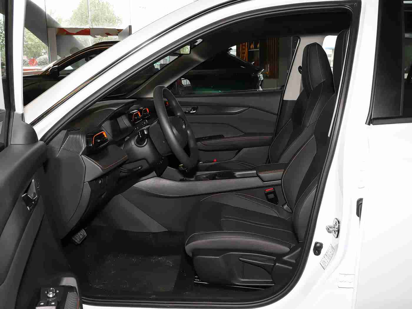 男生和女生一起差差:汽车选购与驾驶差异:揭秘男女车主的独特喜好与习惯-2